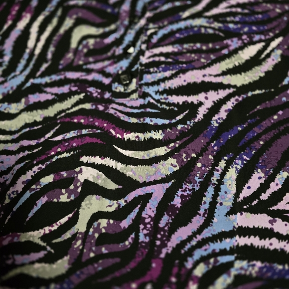 UA Butter Soft 3/4 sleeve scrub top size Med - Picture 2 of 3